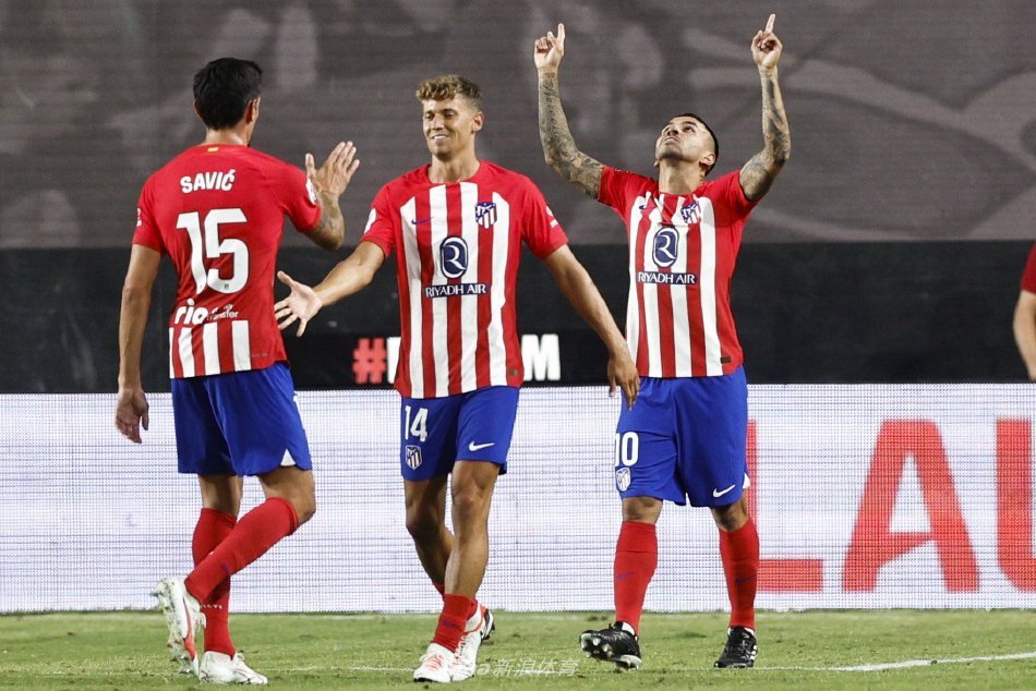 他将击剑中 他将击剑中