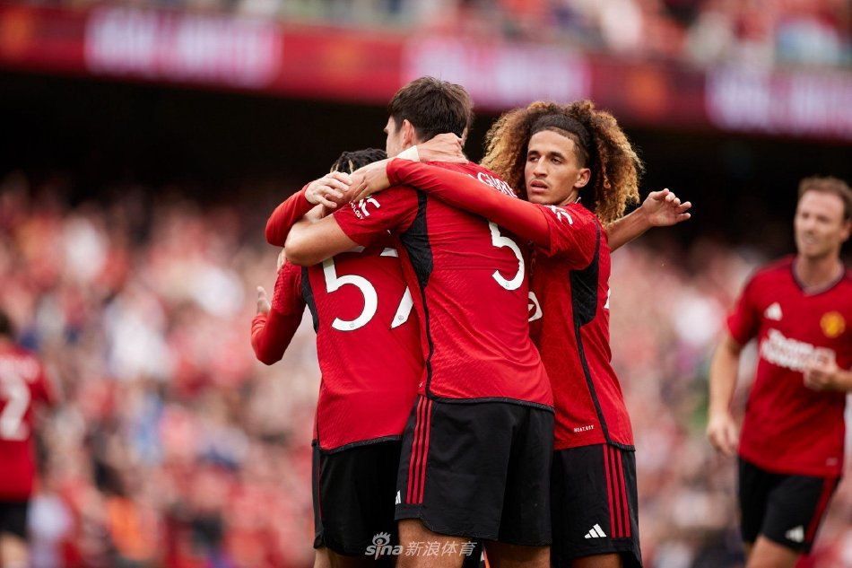 球迷们的目 球迷们的目